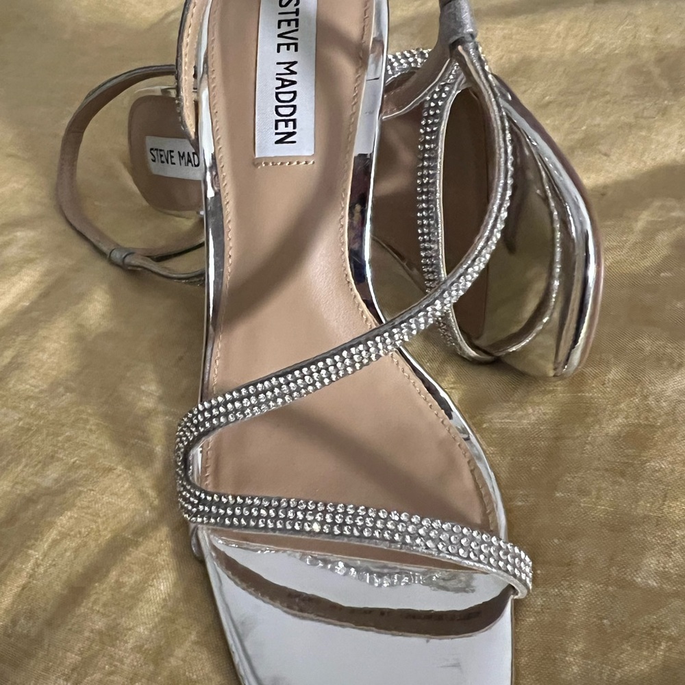 Beautiful shoe worn once for a benefit.